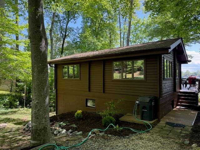 603 N LAKESHORE DR, Louisa, VA 23093