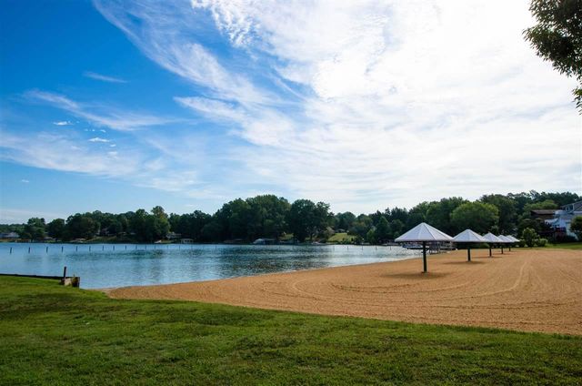 603 N LAKESHORE DR, Louisa, VA 23093