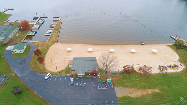 603 N LAKESHORE DR, Louisa, VA 23093