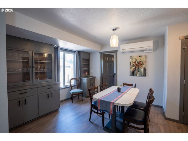 2897 Game Farm Rd, Springfield, OR 97477