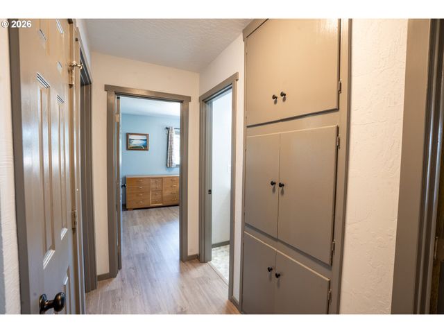 2897 Game Farm Rd, Springfield, OR 97477