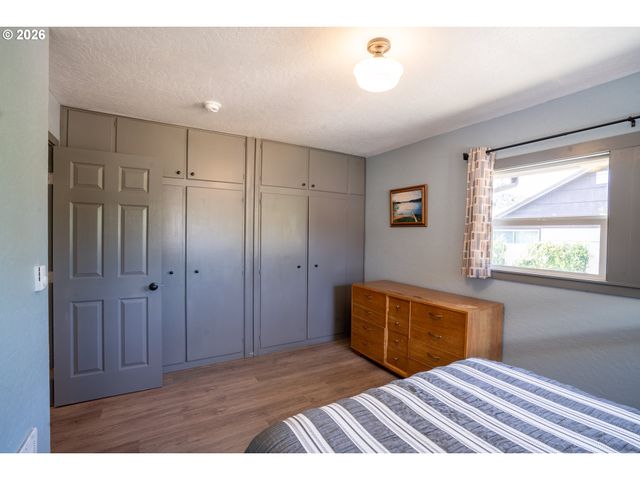 2897 Game Farm Rd, Springfield, OR 97477