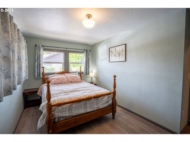 2897 Game Farm Rd, Springfield, OR 97477