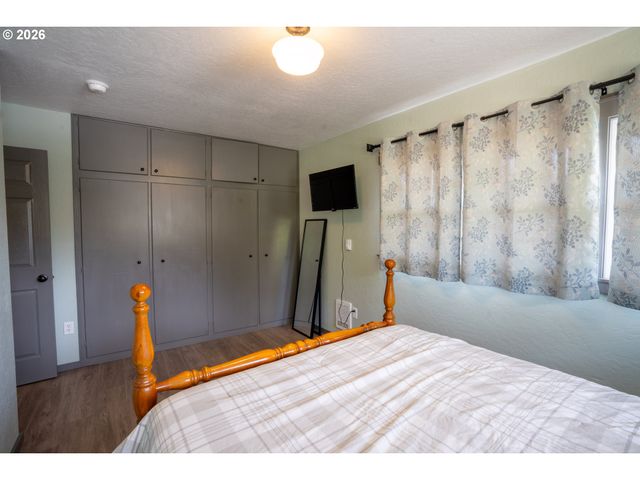 2897 Game Farm Rd, Springfield, OR 97477