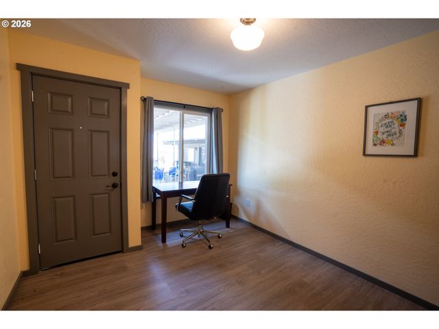 2897 Game Farm Rd, Springfield, OR 97477