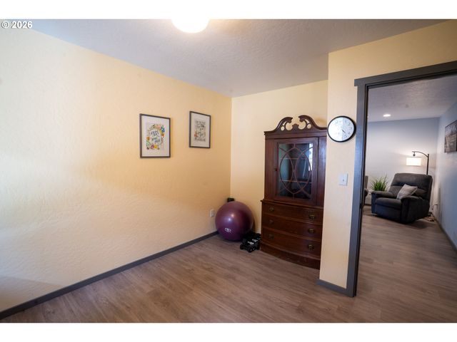 2897 Game Farm Rd, Springfield, OR 97477