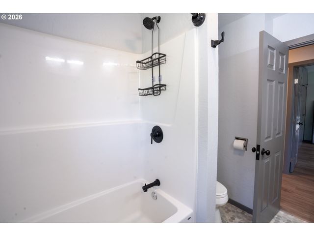 2897 Game Farm Rd, Springfield, OR 97477