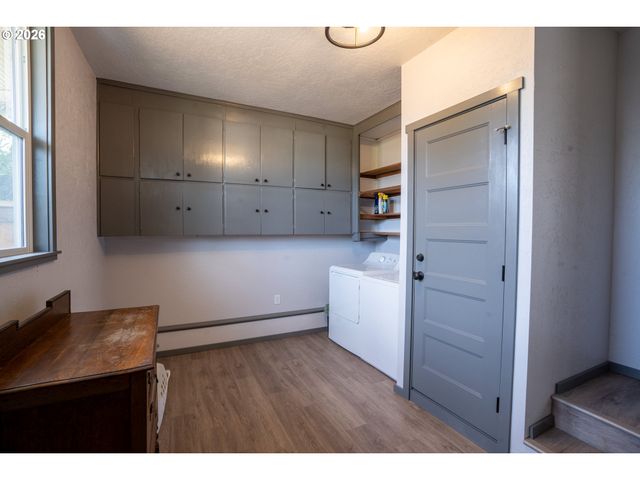 2897 Game Farm Rd, Springfield, OR 97477