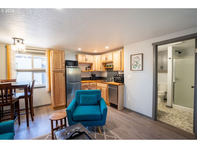 2897 Game Farm Rd, Springfield, OR 97477