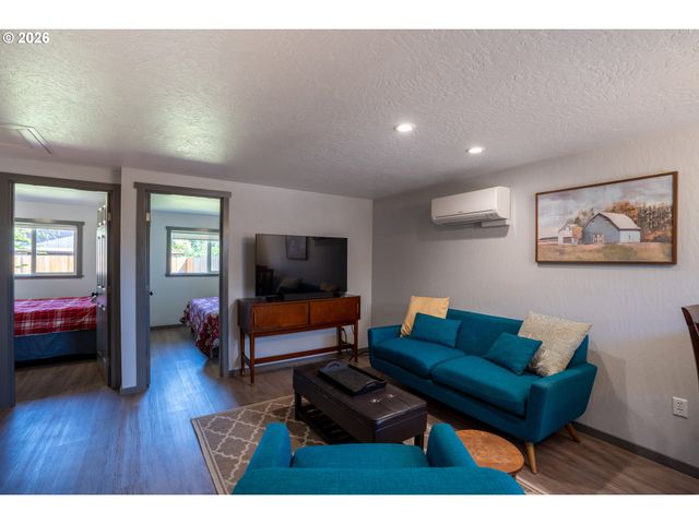 2897 Game Farm Rd, Springfield, OR 97477