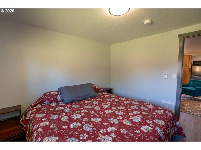 2897 Game Farm Rd, Springfield, OR 97477