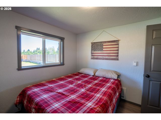 2897 Game Farm Rd, Springfield, OR 97477