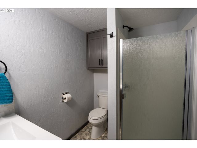 2897 Game Farm Rd, Springfield, OR 97477