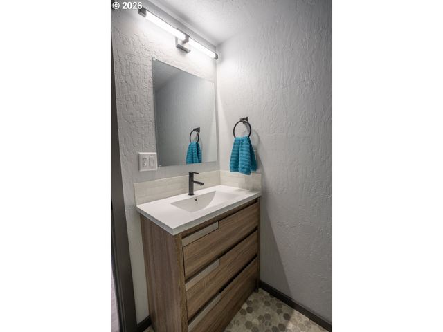 2897 Game Farm Rd, Springfield, OR 97477