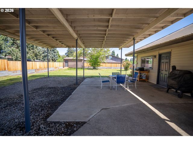 2897 Game Farm Rd, Springfield, OR 97477