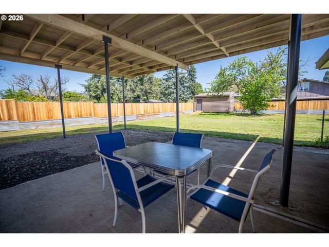 2897 Game Farm Rd, Springfield, OR 97477