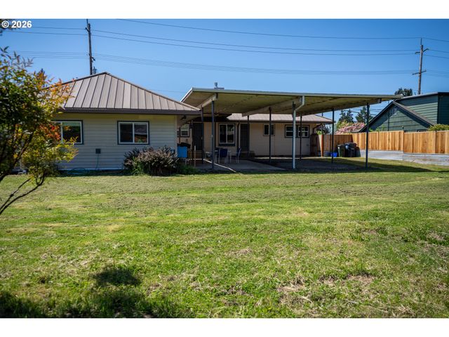 2897 Game Farm Rd, Springfield, OR 97477