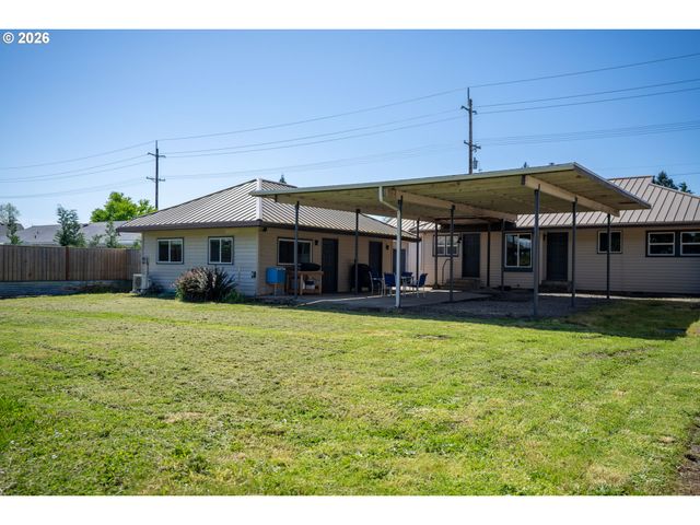 2897 Game Farm Rd, Springfield, OR 97477