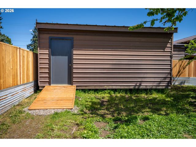 2897 Game Farm Rd, Springfield, OR 97477