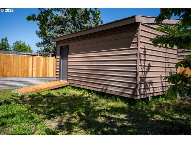 2897 Game Farm Rd, Springfield, OR 97477