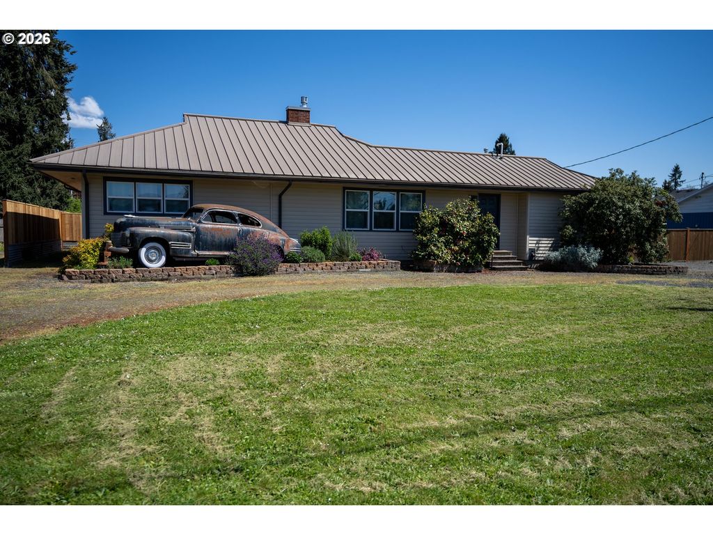 2897 Game Farm Rd, Springfield, OR 97477