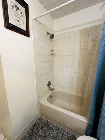 1040 PARKSIDE GREEN Drive C, Greenacres, FL 33415