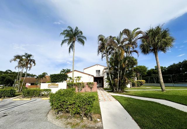 1040 PARKSIDE GREEN Drive C, Greenacres, FL 33415