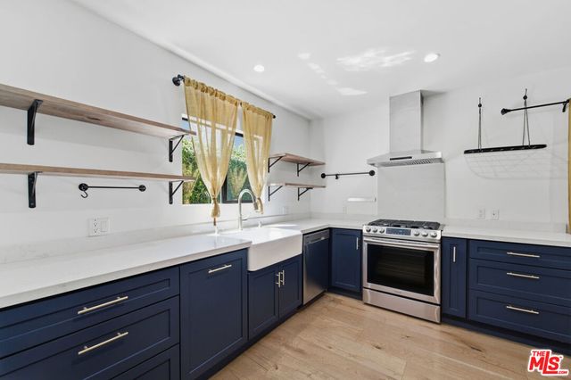 393 N Huntley Drive, West Hollywood, CA 90048