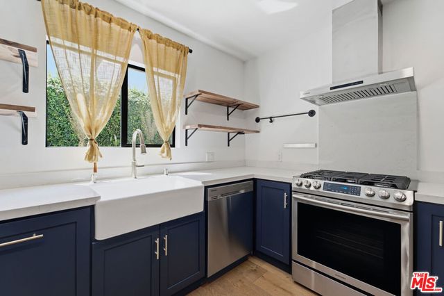 393 N Huntley Drive, West Hollywood, CA 90048