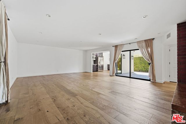 393 N Huntley Drive, West Hollywood, CA 90048