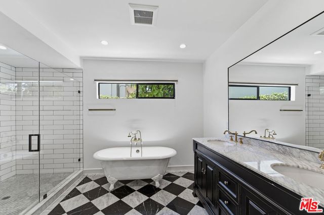 393 N Huntley Drive, West Hollywood, CA 90048