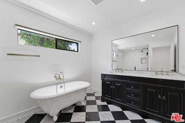 393 N Huntley Drive, West Hollywood, CA 90048