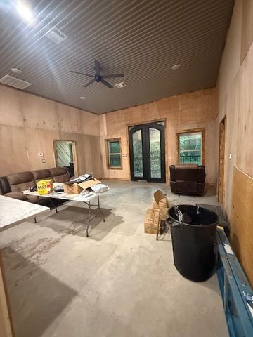 267 Private Road 6294, Palestine, TX 75801