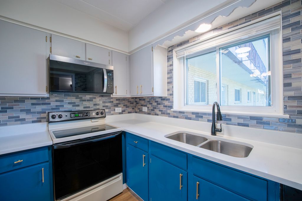 3N550 Crown Road 9, Elmhurst, IL 60126 — photo 2