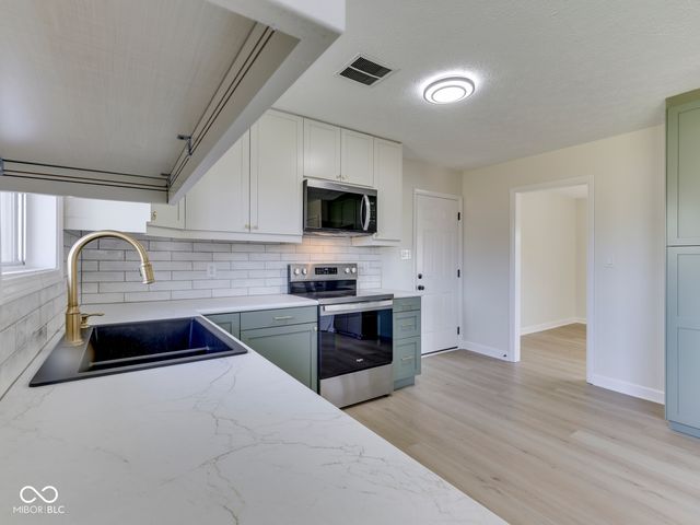 4124 Shelbyville Road, Indianapolis, IN 46237