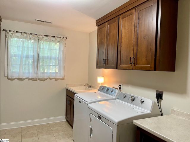 379 Riveroak Road, Inman, SC 29349