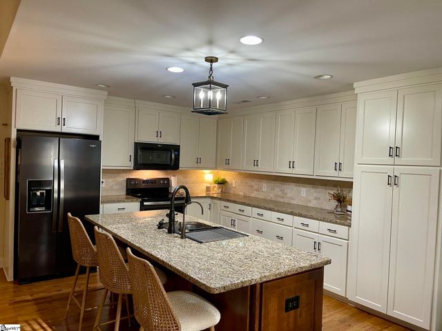379 Riveroak Road, Inman, SC 29349