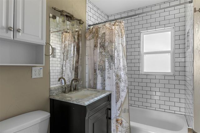 2129 Churchill Place, The Village, OK 73120