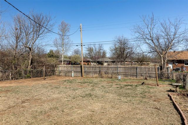 2129 Churchill Place, The Village, OK 73120