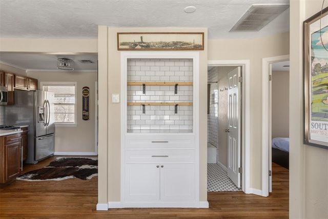 2129 Churchill Place, The Village, OK 73120