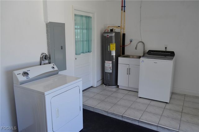 451 Monterey AVE, Cape Coral, FL 33904