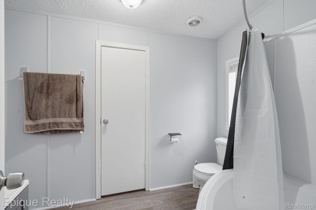 253 Parker Lake Drive, Oxford Charter Township, MI 48371