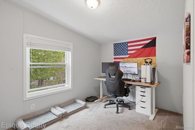 253 Parker Lake Drive, Oxford Charter Township, MI 48371