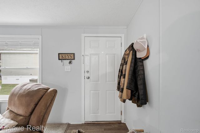 253 Parker Lake Drive, Oxford Charter Township, MI 48371