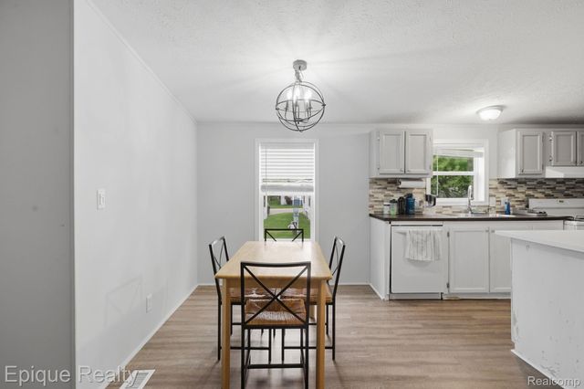 253 Parker Lake Drive, Oxford Charter Township, MI 48371