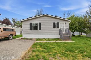 253 Parker Lake Drive, Oxford Charter Township, MI 48371