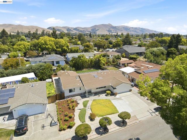 41754 Covington Dr, Fremont, CA 94539