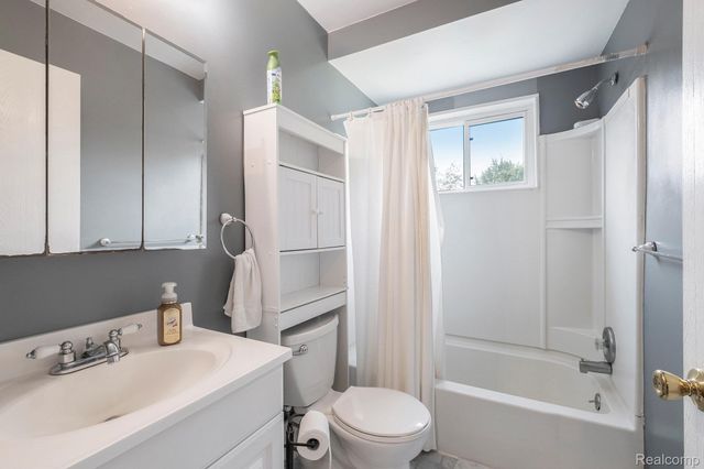 1490 Gage Road, Holly Township, MI 48442