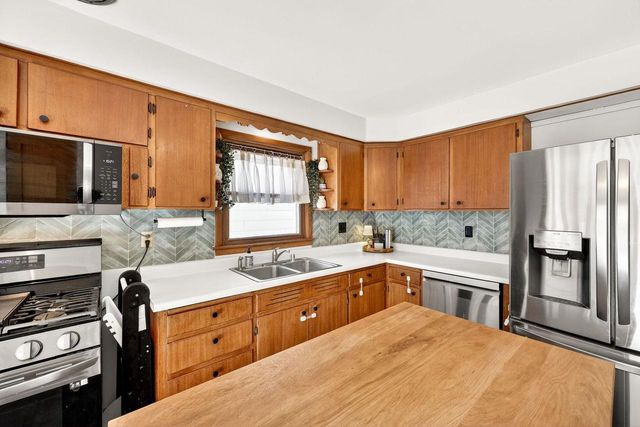 302 Buckingham Lane, Madison, WI 53714