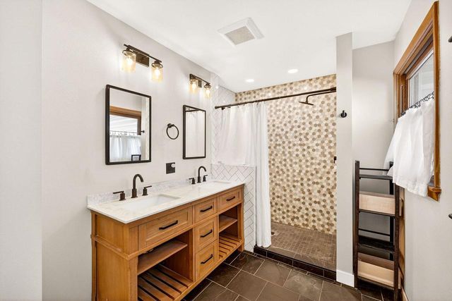 302 Buckingham Lane, Madison, WI 53714